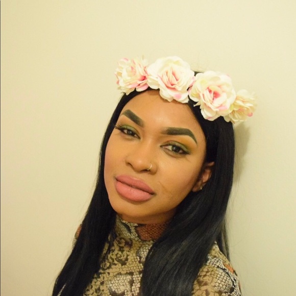 Meet your Posher, Cryssie - Picture 1 of 7